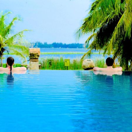 Tara Watergate Hotel Tissamaharama Bagian luar foto