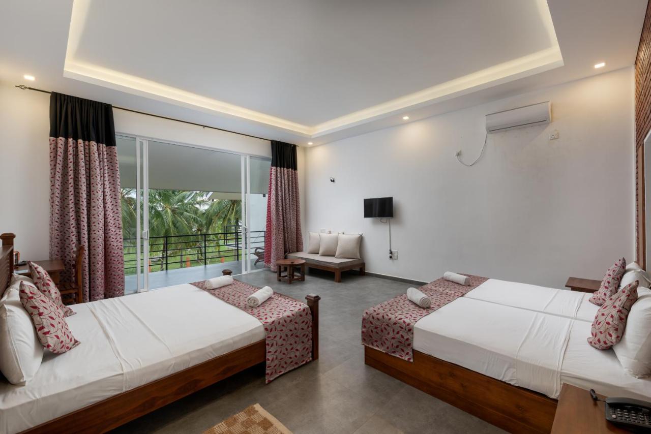 Tara Watergate Hotel Tissamaharama Bagian luar foto