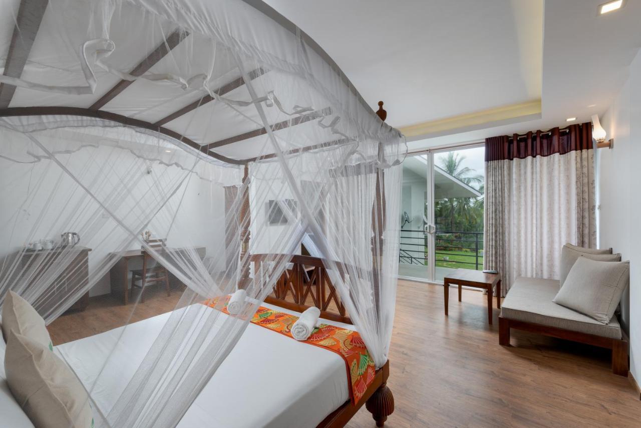 Tara Watergate Hotel Tissamaharama Bagian luar foto