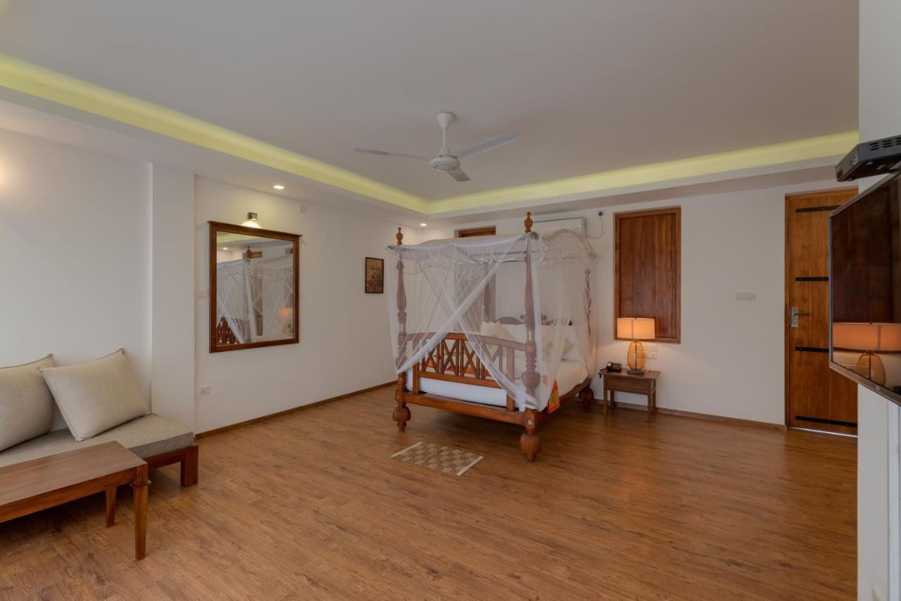 Tara Watergate Hotel Tissamaharama Bagian luar foto