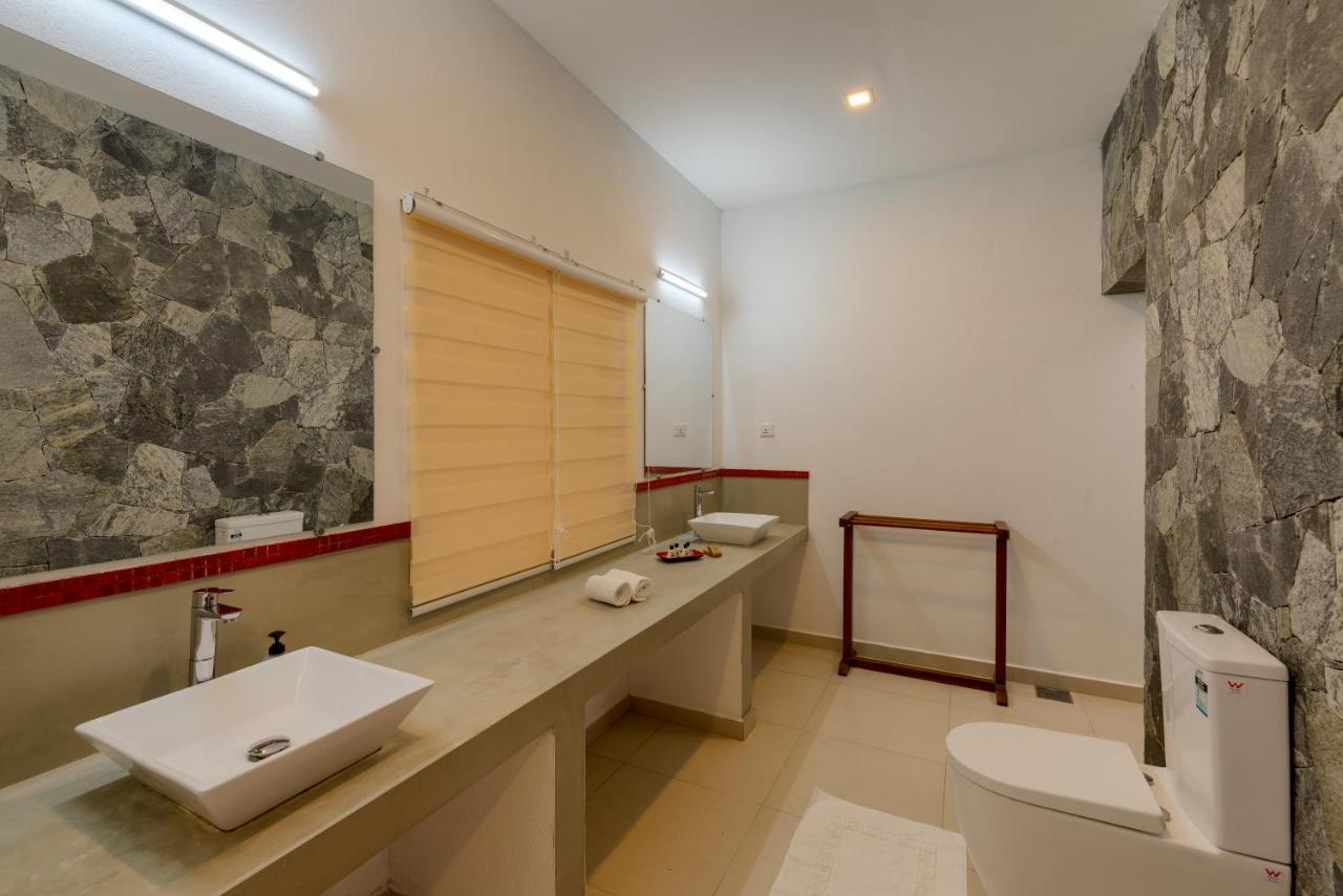Tara Watergate Hotel Tissamaharama Bagian luar foto