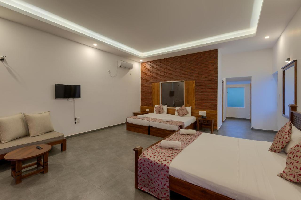 Tara Watergate Hotel Tissamaharama Bagian luar foto