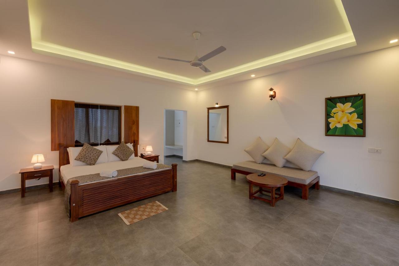 Tara Watergate Hotel Tissamaharama Bagian luar foto