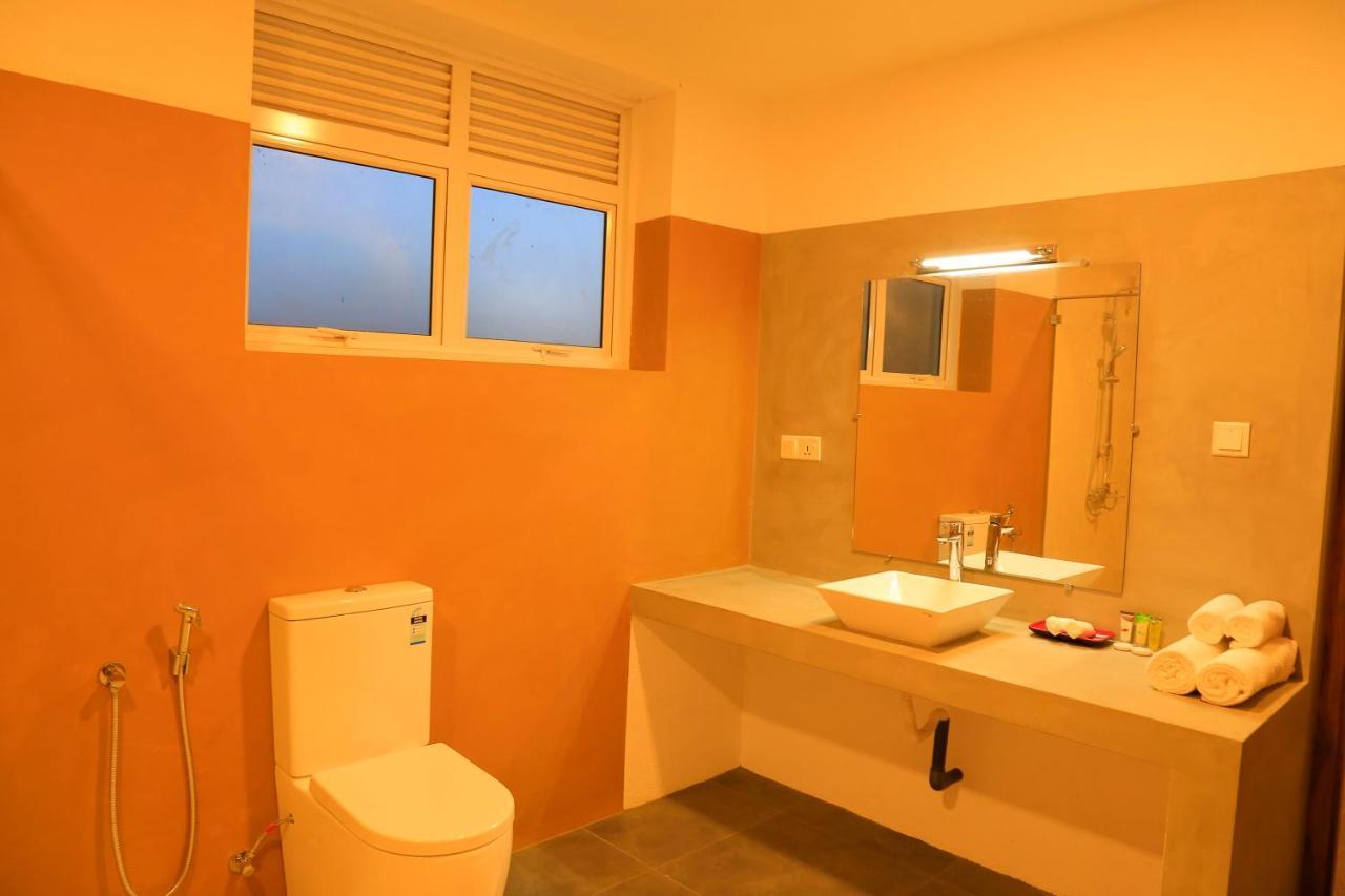 Tara Watergate Hotel Tissamaharama Bagian luar foto