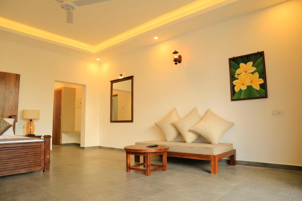 Tara Watergate Hotel Tissamaharama Bagian luar foto