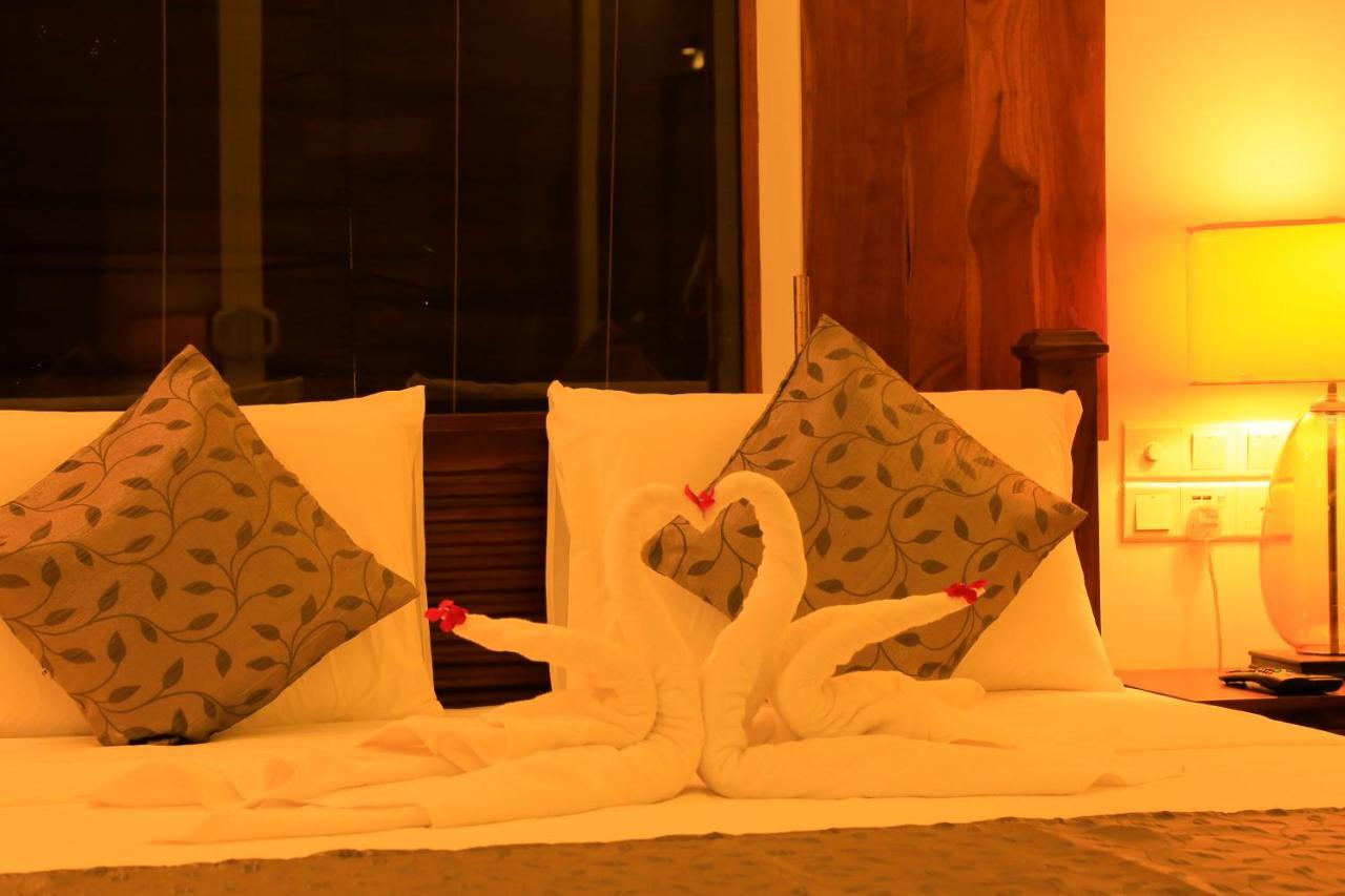 Tara Watergate Hotel Tissamaharama Bagian luar foto