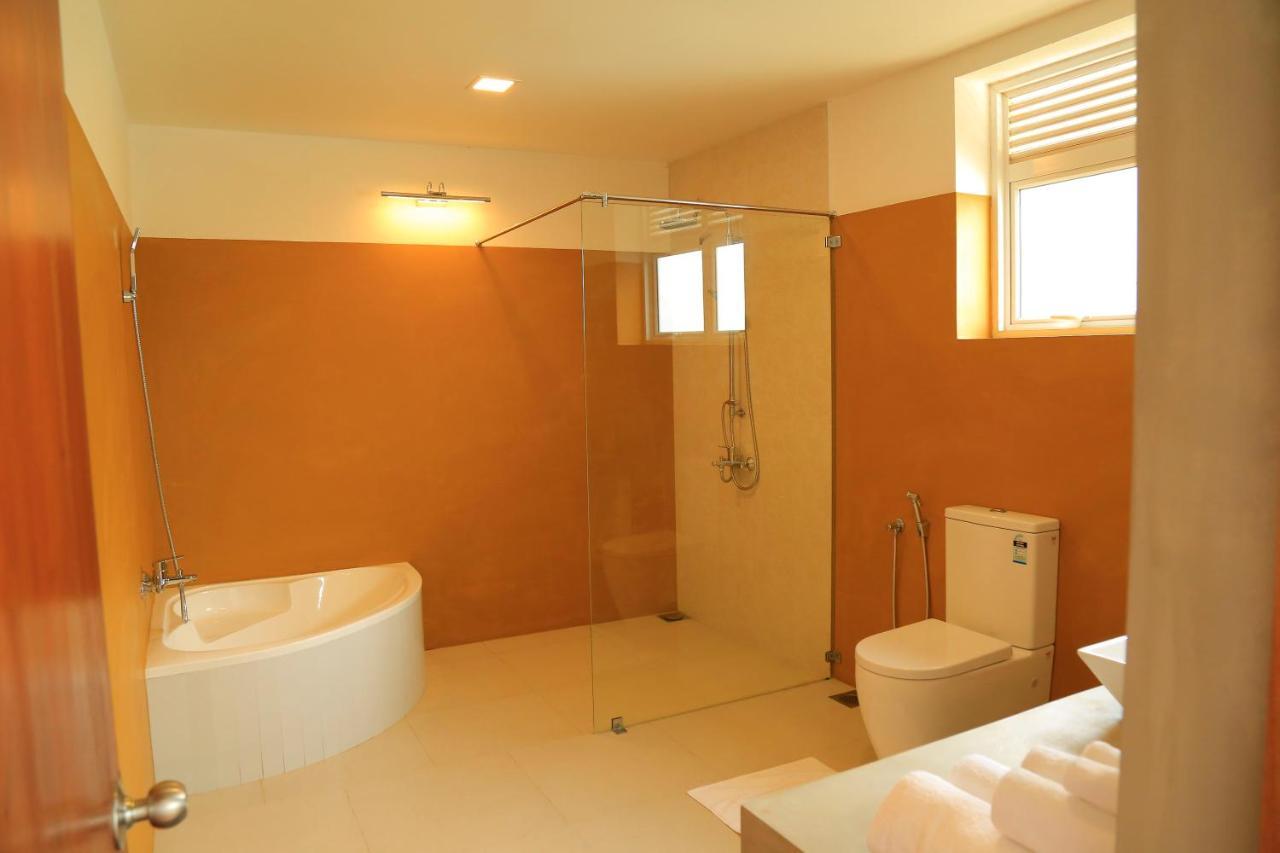 Tara Watergate Hotel Tissamaharama Bagian luar foto