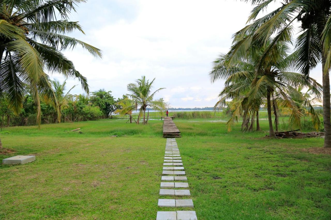 Tara Watergate Hotel Tissamaharama Bagian luar foto