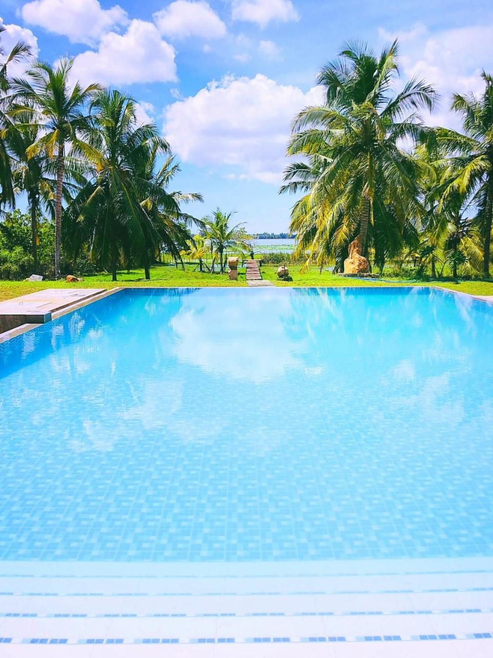 Tara Watergate Hotel Tissamaharama Bagian luar foto