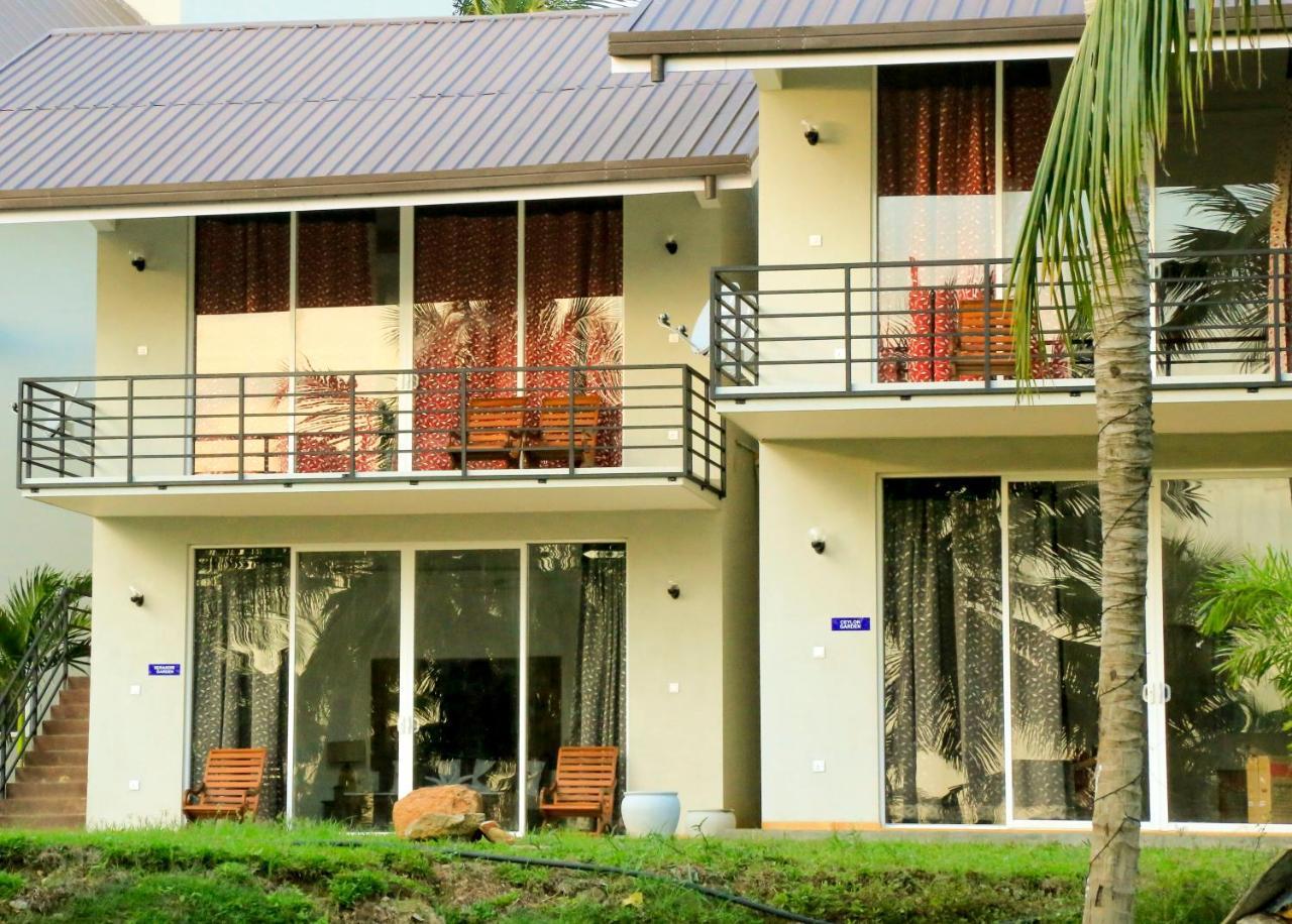 Tara Watergate Hotel Tissamaharama Bagian luar foto