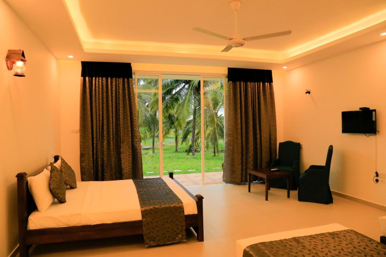 Tara Watergate Hotel Tissamaharama Bagian luar foto