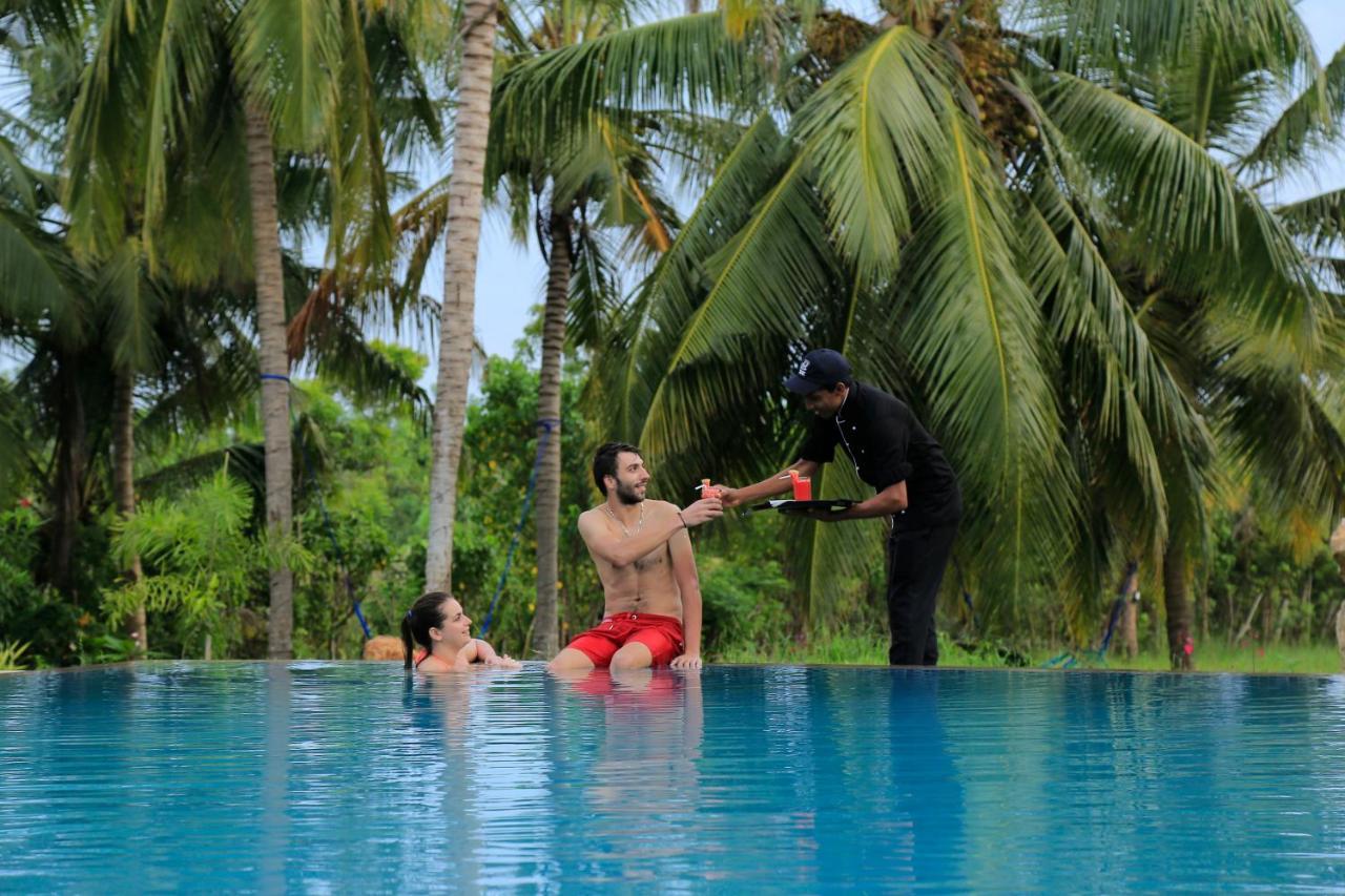 Tara Watergate Hotel Tissamaharama Bagian luar foto